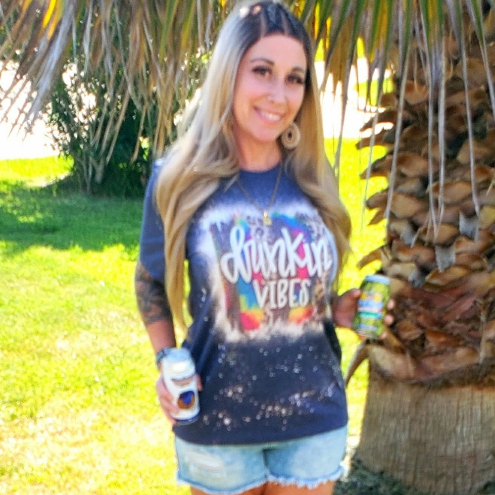 DRINKIN' VIBES TEE